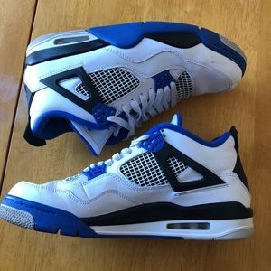 Air Jordan 4 Retro shoes